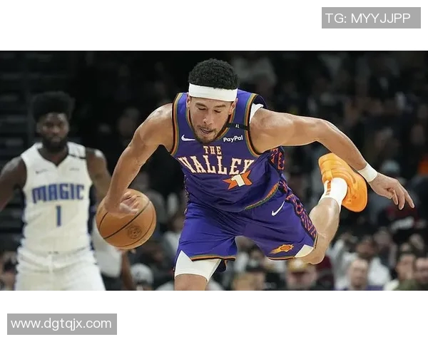 打得郁闷！布克被各种包夹&18中4拿到10分16助9失误 末节6犯